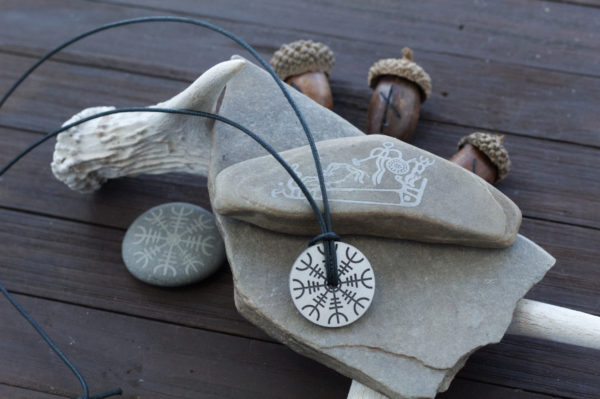 helm of awe pendant