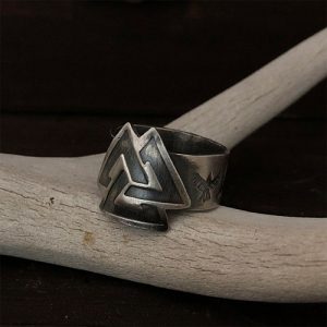 silver valknut ring with huginn and muninn