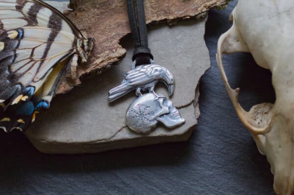 raven skull veldismagn pendant 2 Veldismagn Raven Skull Pendant