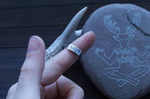 Tiny Whale Ring - Ocean Jewelry - Humpback Whale - Animal Totem - Nature Jewelry - Dark Minimal - Dainty