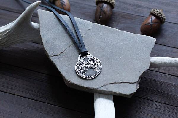 il_fullxfull.3026567662_nv3w.jpg Huginn and Muninn Viking Raven Pendant - Viking Jewelry - Norse Jewelry - Pagan - Asatru