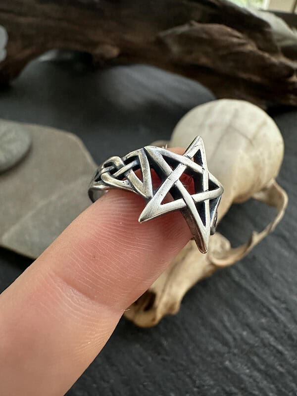 Sterling Silver Celtic Knot Pentagram Ring, Witchy Pagan Jewelry, Wiccan Star Gift for Her, Spiritual Protection Symbol, Statement Band