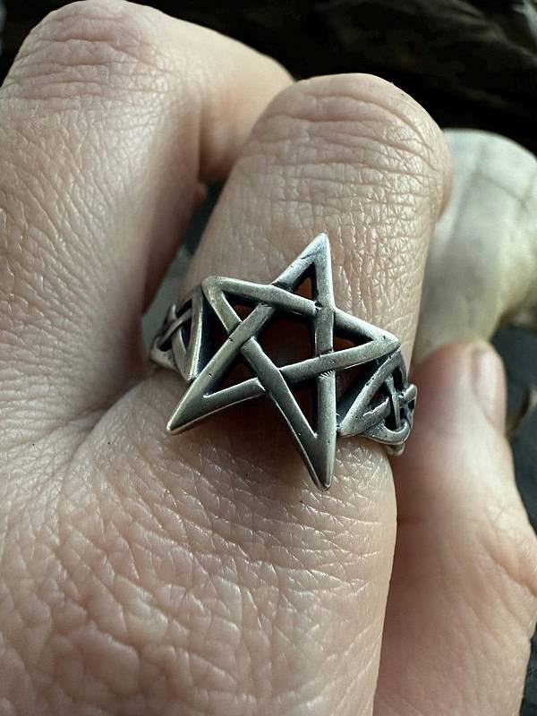 Sterling Silver Celtic Knot Pentagram Ring, Witchy Pagan Jewelry, Wiccan Star Gift for Her, Spiritual Protection Symbol, Statement Band