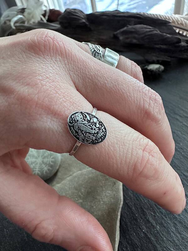 il_fullxfull.7667074027_dwvx.jpg Sterling Silver Alice in Wonderland Ring, Storybook Jewelry with White Rabbit House Scene