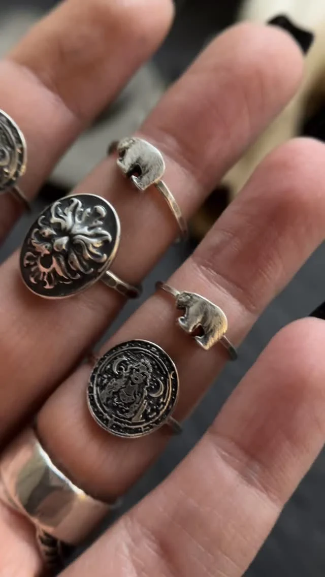 Happy washing day 🙃

A few rings I’ve worked on the last couple days…