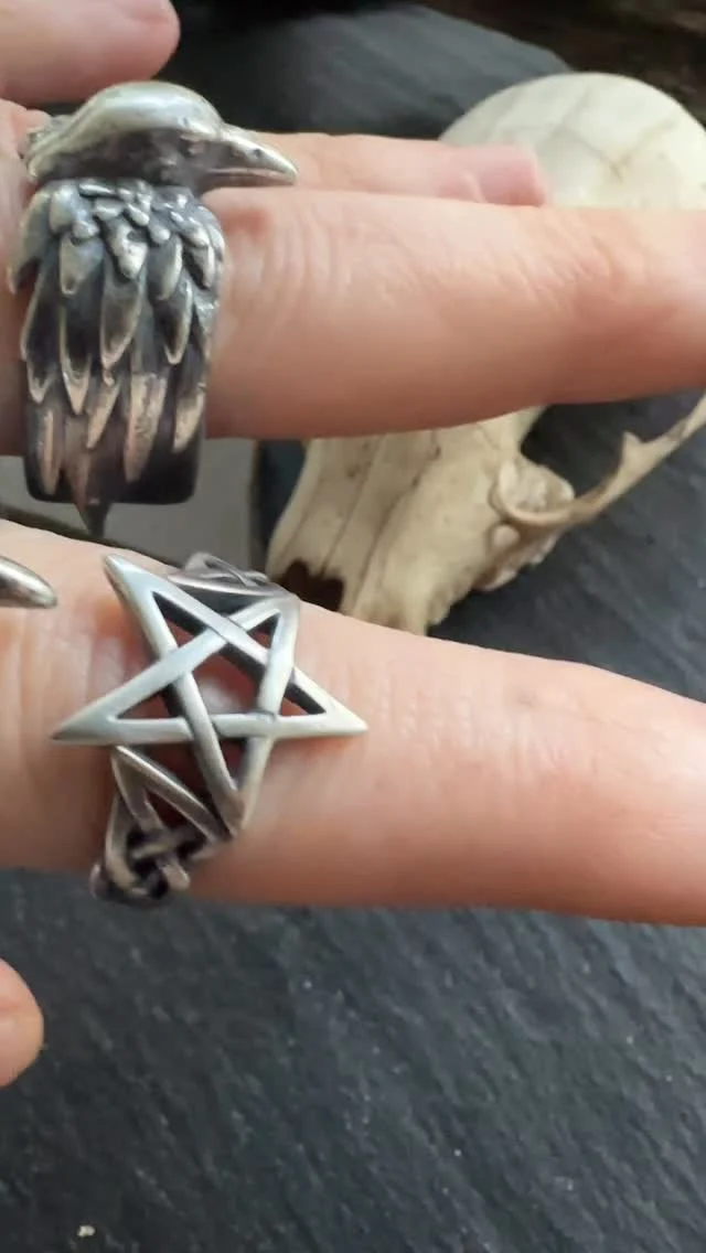 The two silver raven rings I was working on in my stories yesterday.

…as well as the star / pentacle rings that I’ve just added to my shop ✨
